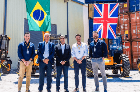 Da esquerda para a direita: Rafael Dagnoni – CCO do Tecadi, Lupercio Zanardo Diretor de Operações JCB América Latina, Adriano Merigli, presidente da JCB América Latina, Daniel Kenig CEO do Tecadi e Rafael Morsch – COO do Tecadi 